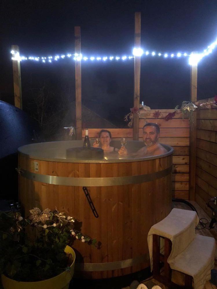 A La Marc'Quize Chambres D'Hotes, Petit Dejeuner Compris, Avec Piscine A Debordement En Exterieur, Bain Nordique A 38 Degres En Prestation Supplement Sur Reservation Horaire Anticipee 1 Place De Parking Gratuite Sur Place Mouxy Dış mekan fotoğraf