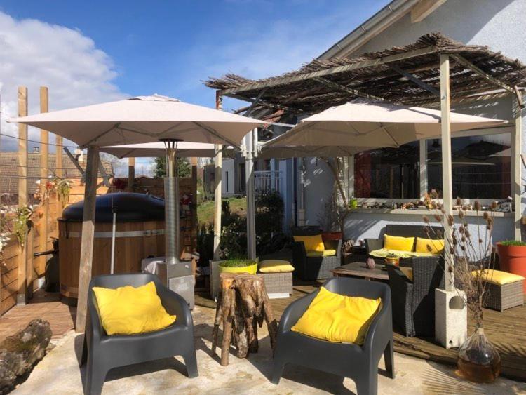 A La Marc'Quize Chambres D'Hotes, Petit Dejeuner Compris, Avec Piscine A Debordement En Exterieur, Bain Nordique A 38 Degres En Prestation Supplement Sur Reservation Horaire Anticipee 1 Place De Parking Gratuite Sur Place Mouxy Dış mekan fotoğraf