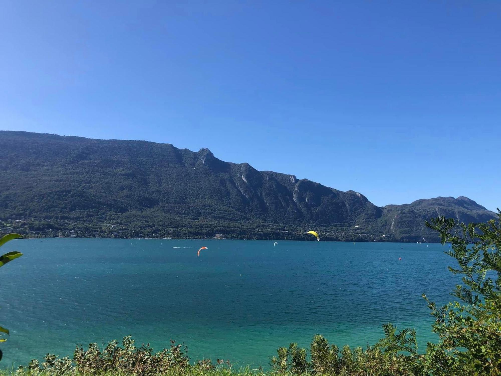 A La Marc'Quize Chambres D'Hotes, Petit Dejeuner Compris, Avec Piscine A Debordement En Exterieur, Bain Nordique A 38 Degres En Prestation Supplement Sur Reservation Horaire Anticipee 1 Place De Parking Gratuite Sur Place Mouxy Dış mekan fotoğraf