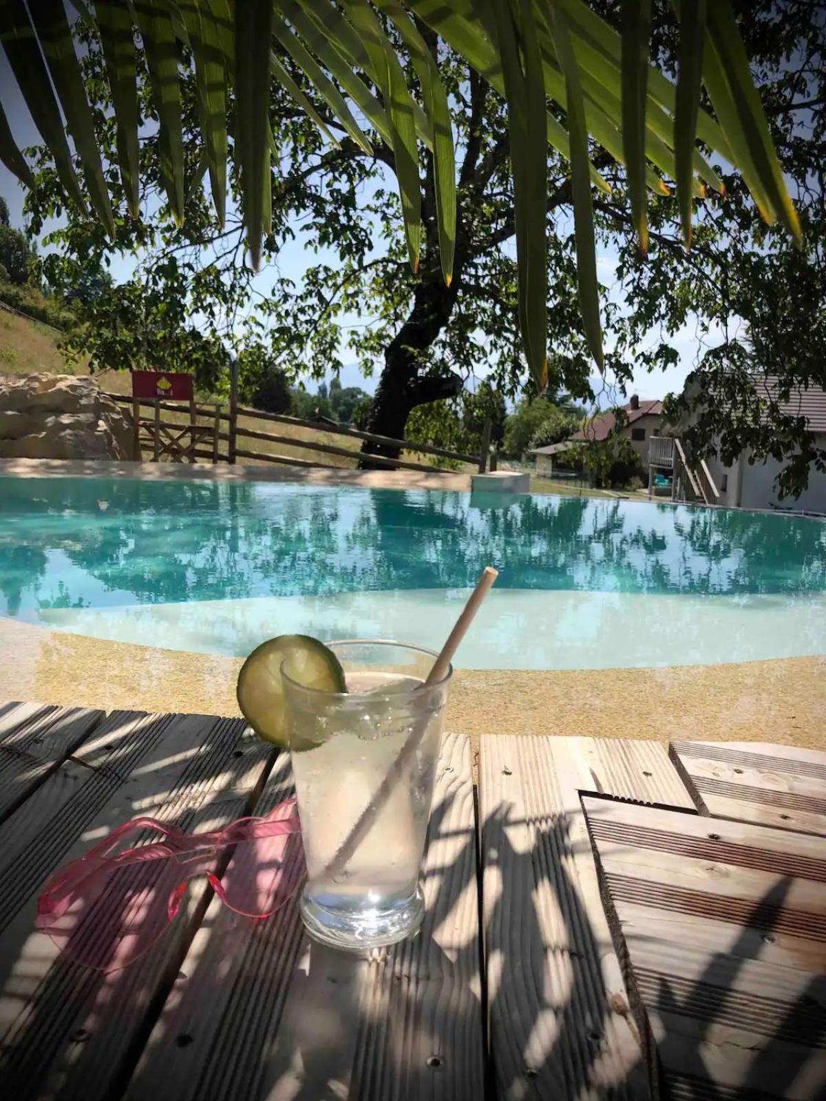 A La Marc'Quize Chambres D'Hotes, Petit Dejeuner Compris, Avec Piscine A Debordement En Exterieur, Bain Nordique A 38 Degres En Prestation Supplement Sur Reservation Horaire Anticipee 1 Place De Parking Gratuite Sur Place Mouxy Dış mekan fotoğraf