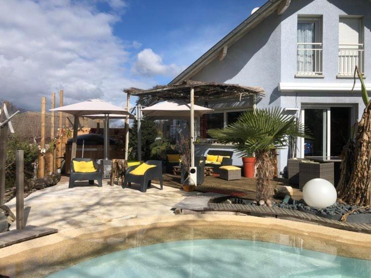 A La Marc'Quize Chambres D'Hotes, Petit Dejeuner Compris, Avec Piscine A Debordement En Exterieur, Bain Nordique A 38 Degres En Prestation Supplement Sur Reservation Horaire Anticipee 1 Place De Parking Gratuite Sur Place Mouxy Dış mekan fotoğraf