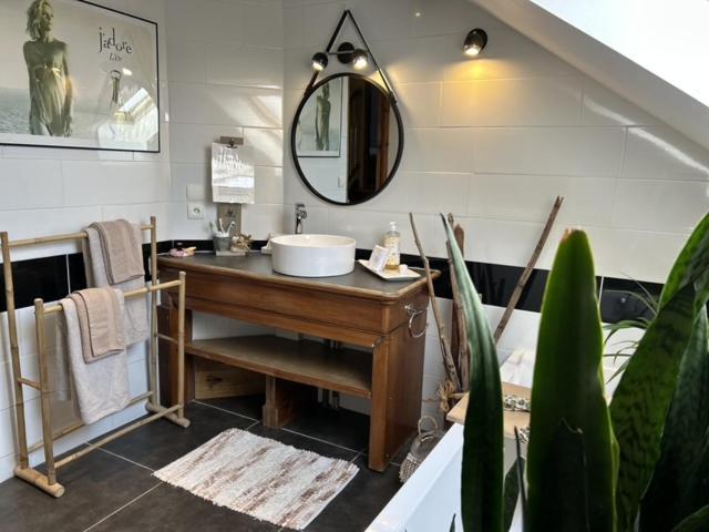 A La Marc'Quize Chambres D'Hotes, Petit Dejeuner Compris, Avec Piscine A Debordement En Exterieur, Bain Nordique A 38 Degres En Prestation Supplement Sur Reservation Horaire Anticipee 1 Place De Parking Gratuite Sur Place Mouxy Dış mekan fotoğraf
