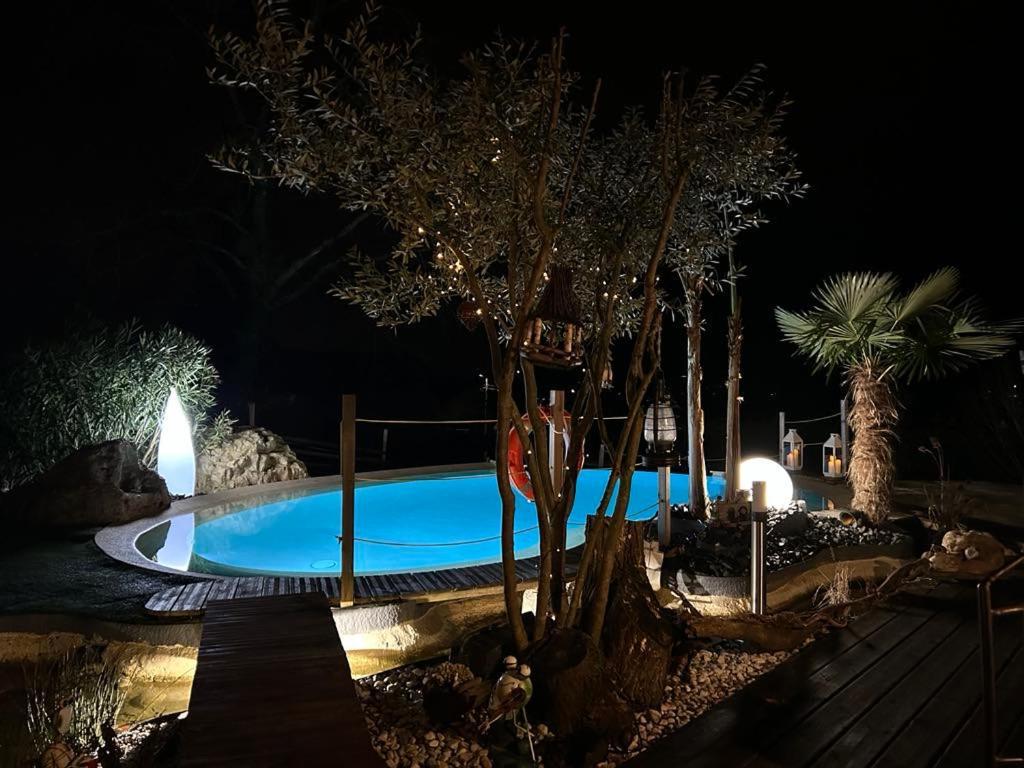 A La Marc'Quize Chambres D'Hotes, Petit Dejeuner Compris, Avec Piscine A Debordement En Exterieur, Bain Nordique A 38 Degres En Prestation Supplement Sur Reservation Horaire Anticipee 1 Place De Parking Gratuite Sur Place Mouxy Dış mekan fotoğraf